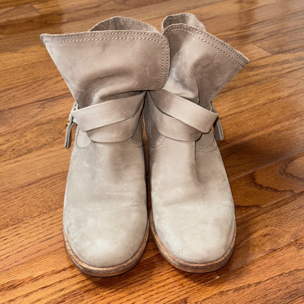 UGG Womens ELORA Boot Leather Ankle Bootie Beige Size 8 - Picture 2 of 6
